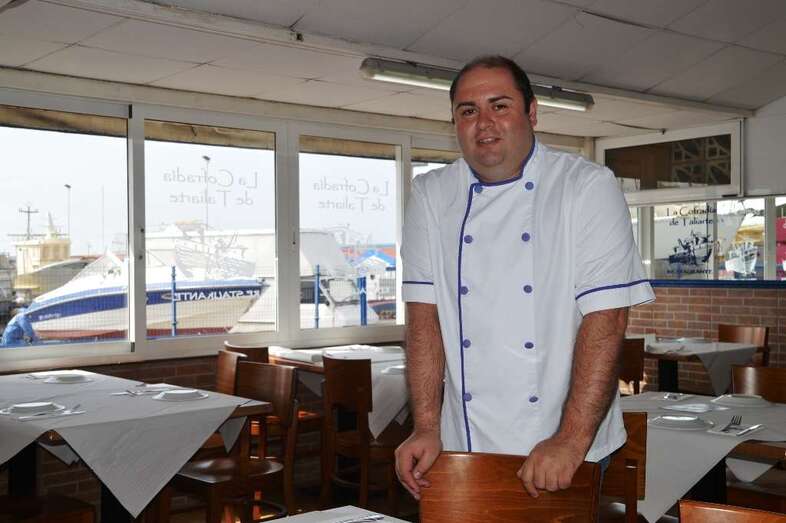 El chef Daniel Pérez, en el remozado comedor de La Cofradía de Taliarte (Foto TA)